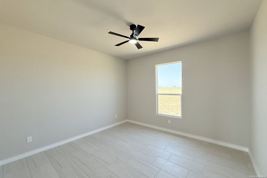 Spacious, unfurnished interior of a new home in , La Vernia (Image 24).