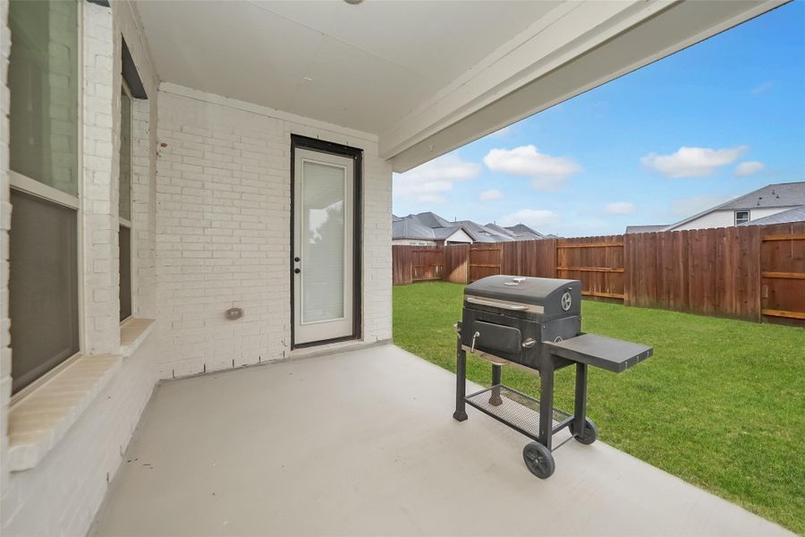 Exterior details and patio area of a home in Elyson, Katy (Image 24).