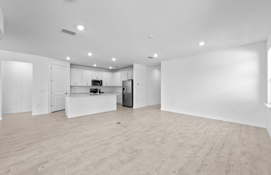 Spacious, unfurnished interior of a new home in Del Webb Naples, Immokalee (Image 30).