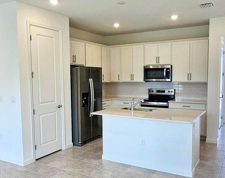 CLASSIC FRESH KITCHEN EXAMPLE