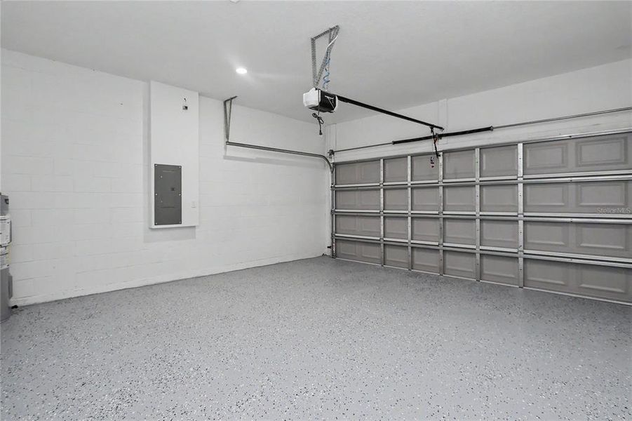 Spacious, unfurnished interior of a new home in , Citrus Springs (Image 30).