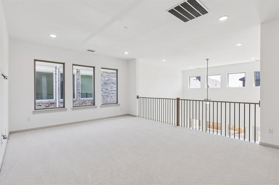 Light, bright and open, this lovely game room is the perfect place to host those big game day parties! Light, bright and open, this lovely game room is the perfect place to host those big game day parties!