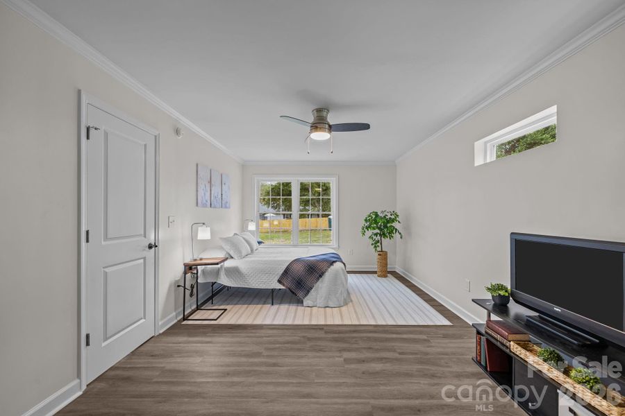 Primary #1 w/ en-suite