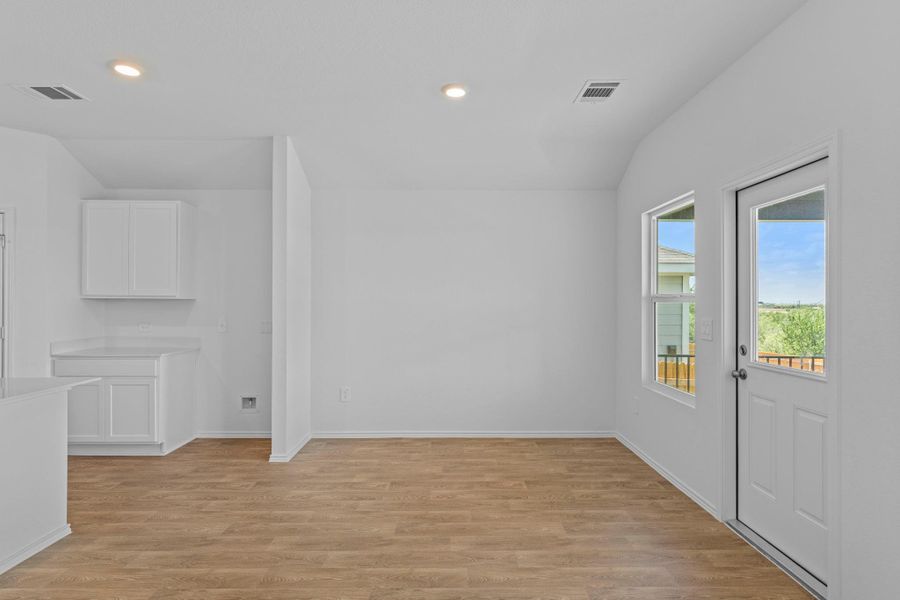 Spacious, unfurnished interior of a new home in Durango, Mustang Ridge (Image 23).