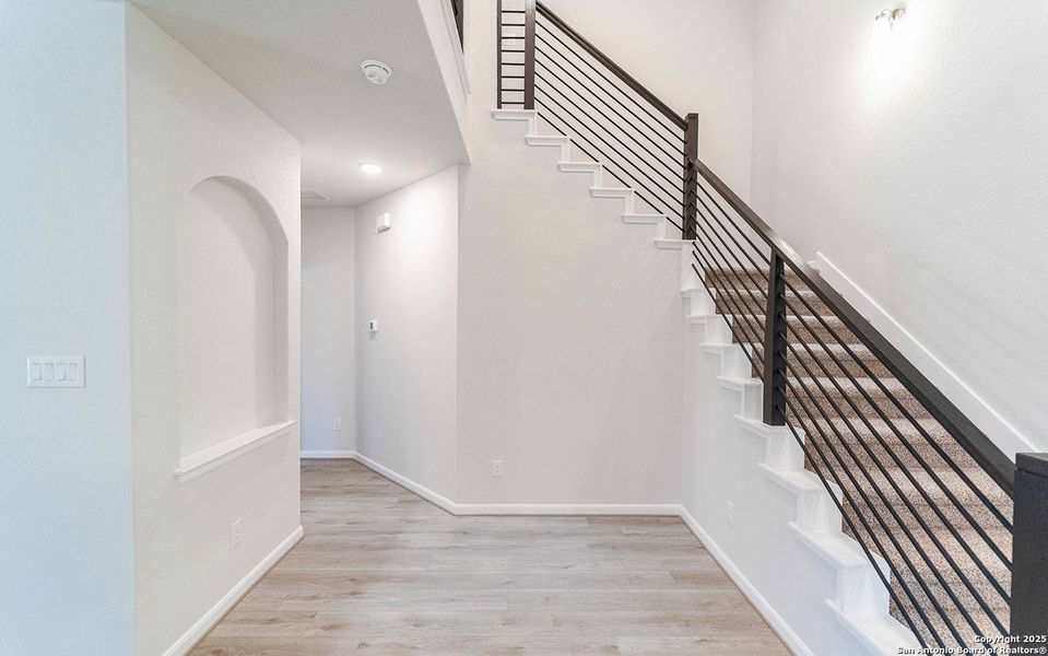 Spacious, unfurnished interior of a new home in Arcadia Ridge, San Antonio (Image 11). Spacious, unfurnished interior of a new home in Arcadia Ridge, San Antonio (Image 11).
