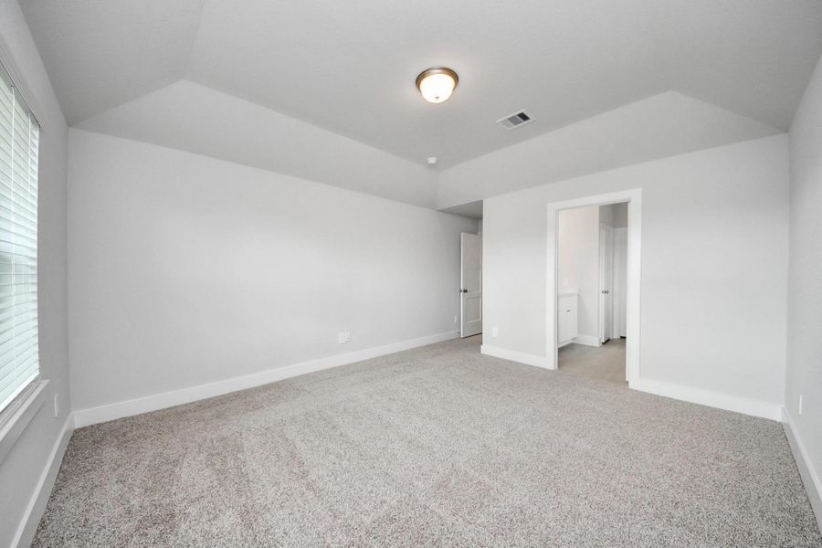 Spacious, unfurnished interior of a new home in Laurel Landing: Landmark Collection, Alvin (Image 31).