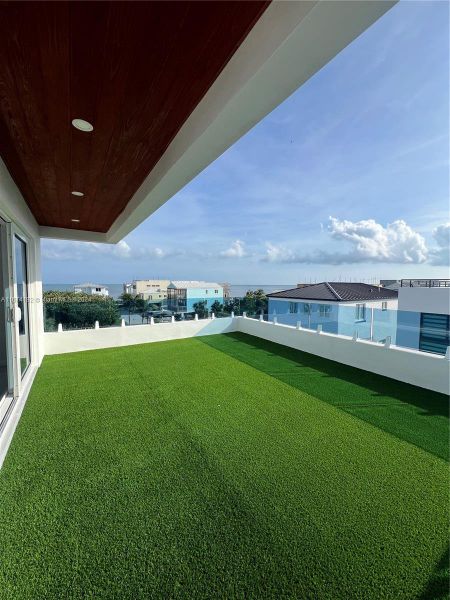 Exterior details and patio area of a home in , Key Largo (Image 14).