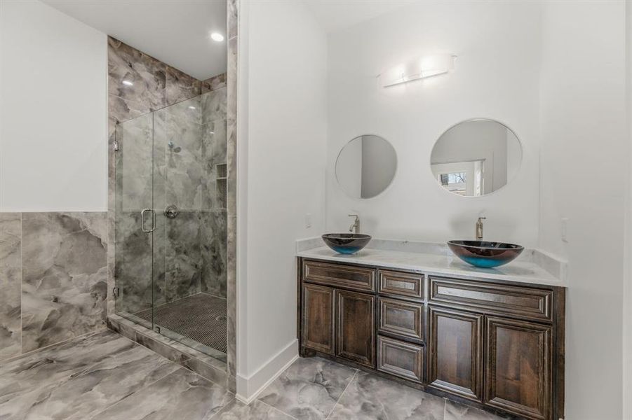 Furnished interior view inside a new home in , Dallas (Image 13).