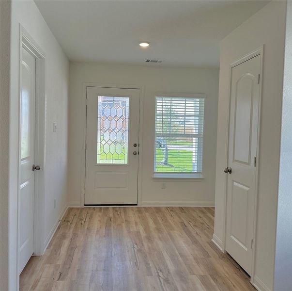 Spacious, unfurnished interior of a new home in , Jarrell (Image 5).