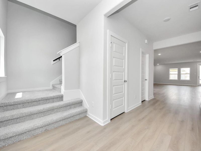 Spacious, unfurnished interior of a new home in Sunterra, Katy (Image 13).