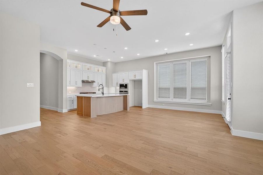Spacious, unfurnished interior of a new home in Trinity Falls, McKinney (Image 15).
