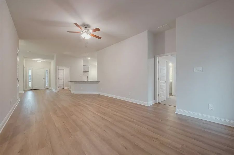 Spacious, unfurnished interior of a new home in Bayou Maison, Dickinson (Image 15).