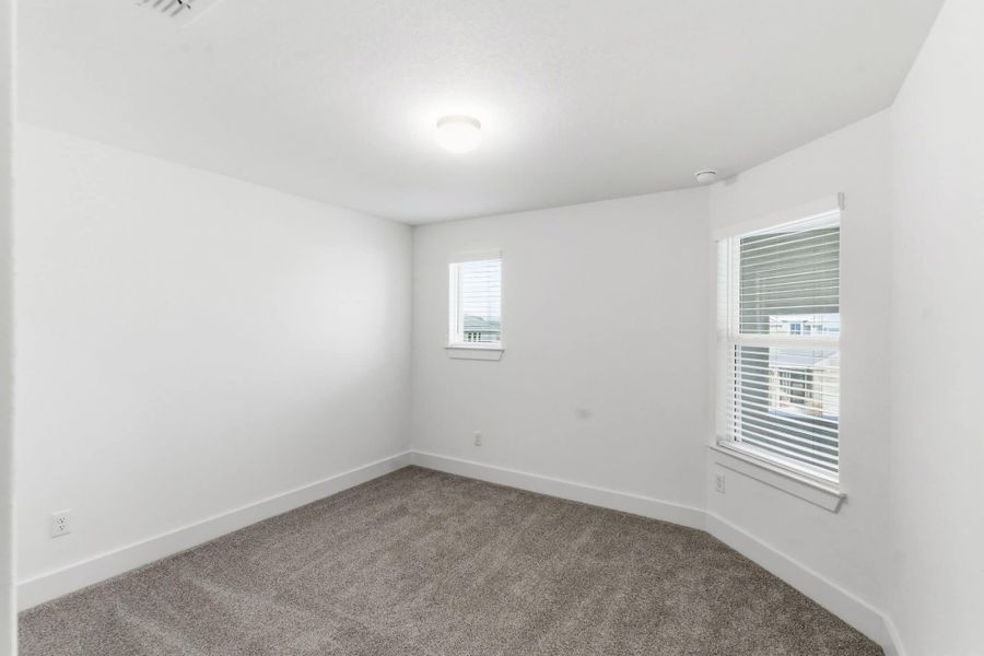 Spacious, unfurnished interior of a new home in Buffalo Crossing, Cibolo (Image 37).