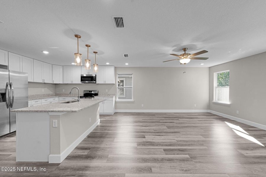 Spacious, unfurnished interior of a new home in , Jacksonville (Image 24).