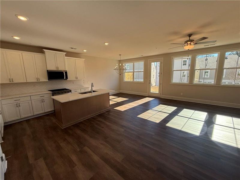 Spacious, unfurnished interior of a new home in , Marietta (Image 7).