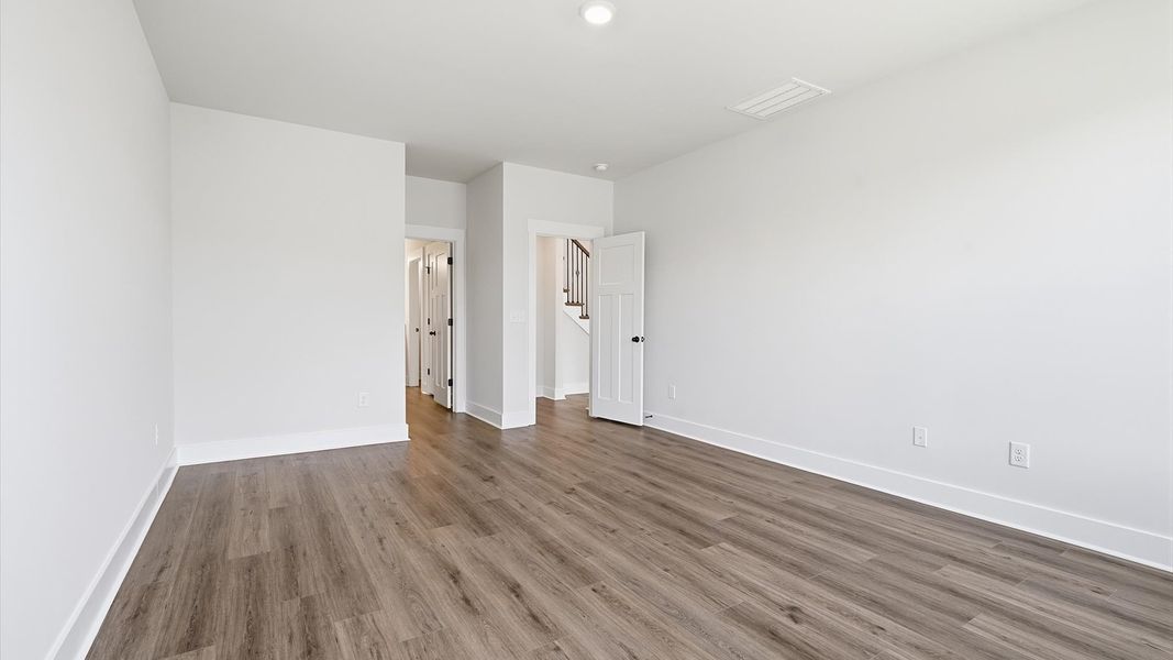 Desirable primary suite layout with spacious en suite bath in a proven, established community Desirable primary suite layout with spacious en suite bath in a proven, established community