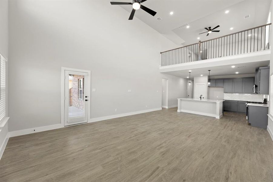 15. 2364 Bell - Family (3) 15. 2364 Bell - Family (3)