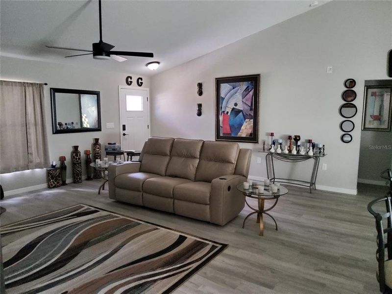 Furnished interior view inside a new home in , Ocklawaha (Image 27).