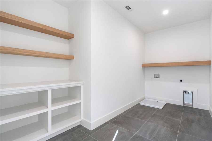 Spacious, unfurnished interior of a new home in Aster, Roswell (Image 22).