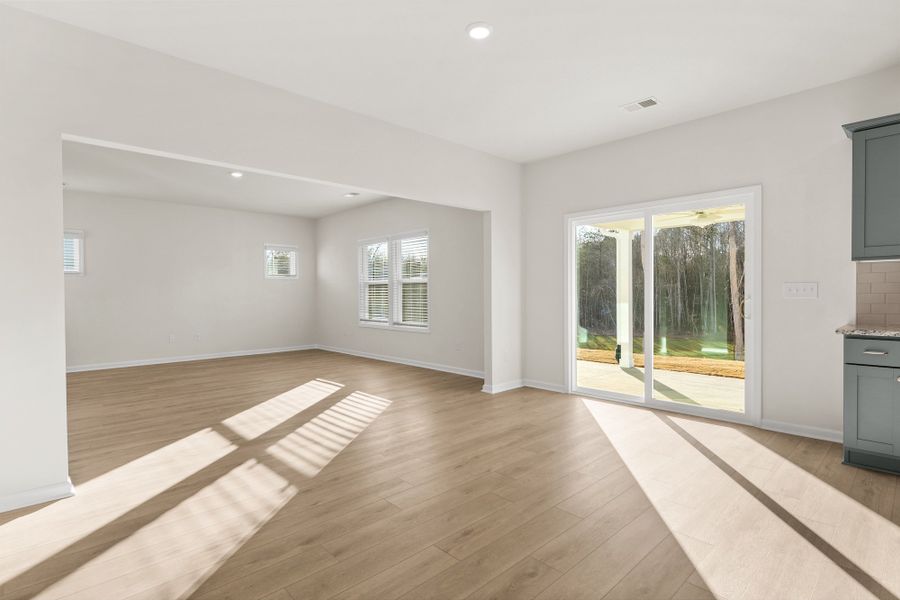 Spacious, unfurnished interior of a new home in Fairview Falls, Chesnee (Image 16).