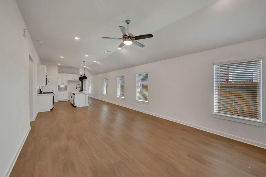 Spacious, unfurnished interior of a new home in Sorella, Tomball (Image 17).