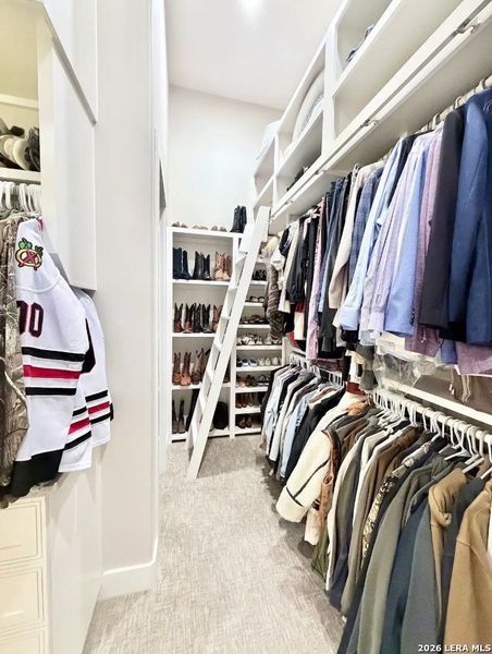 Image 40 of a home in .