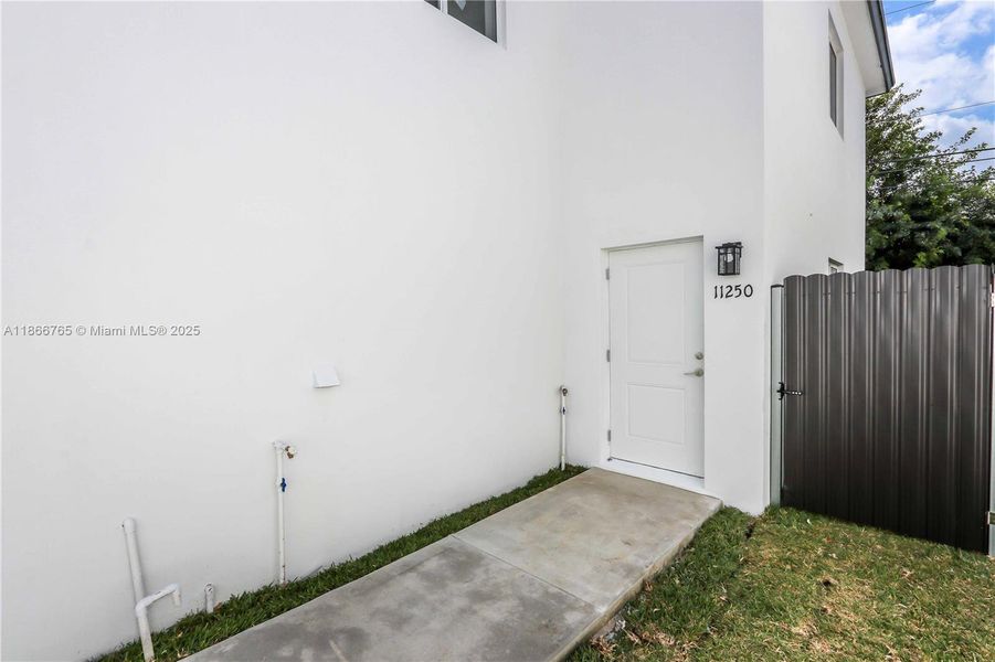 Spacious, unfurnished interior of a new home in , Miami (Image 22).