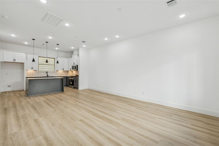Spacious, unfurnished interior of a new home in , Houston (Image 16).