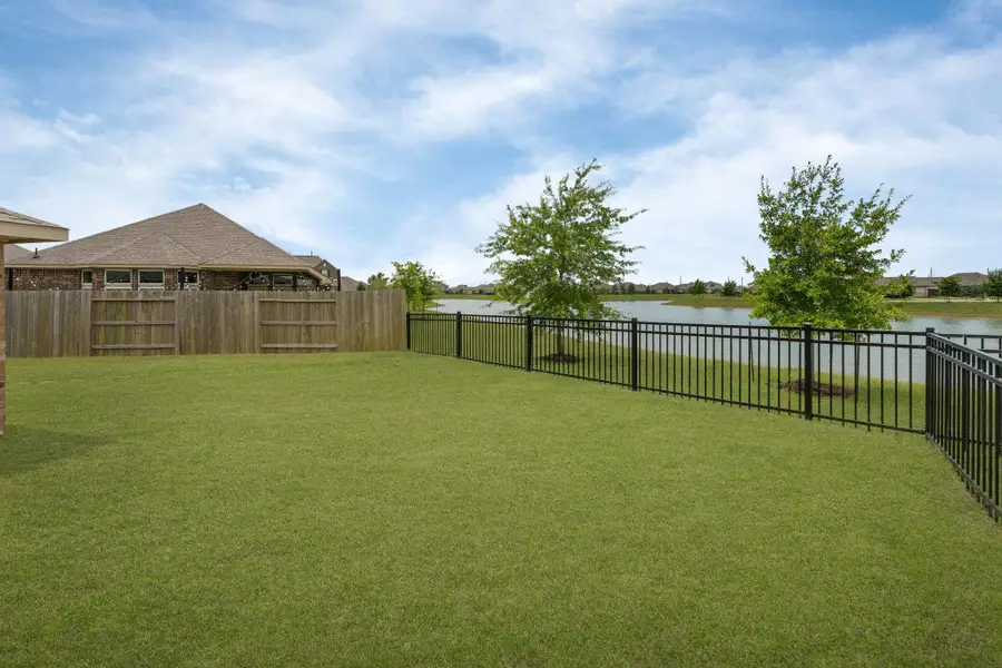 Side yard perspective