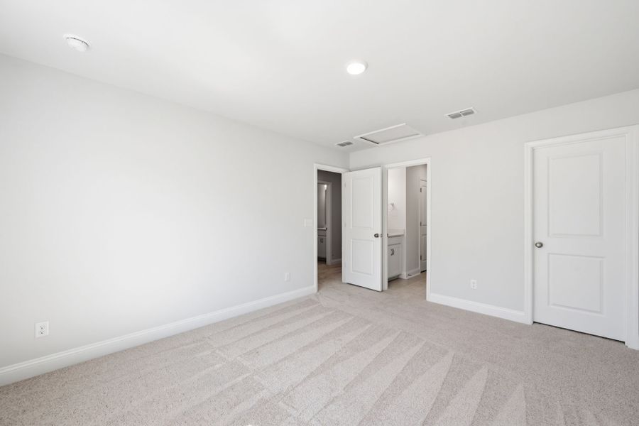 Spacious, unfurnished interior of a new home in Carriage Estates, Lexington (Image 33).