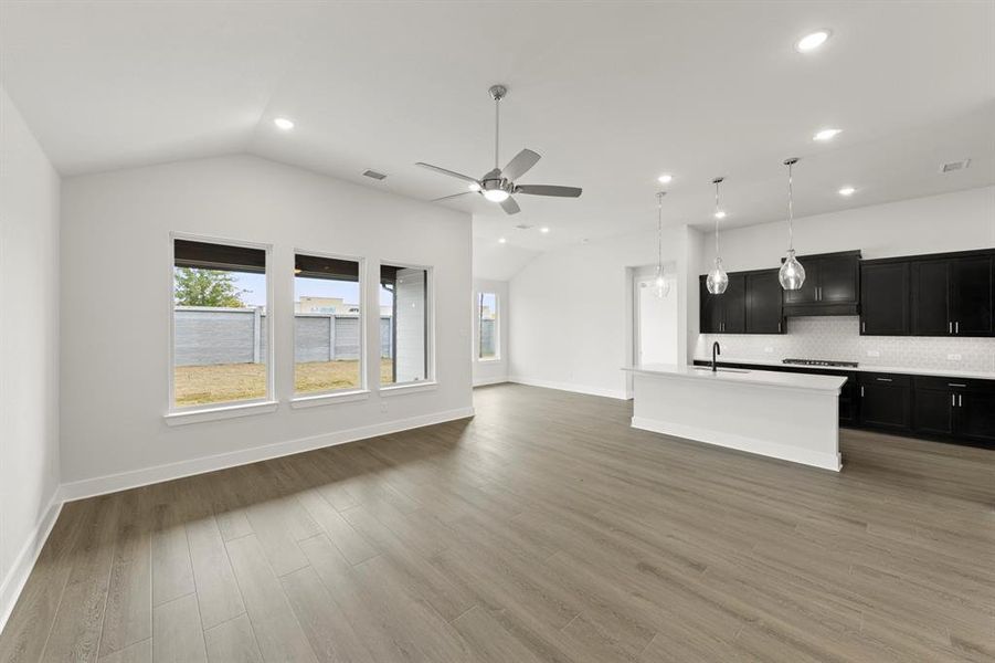 12. 2620 Andorra - Family (3)