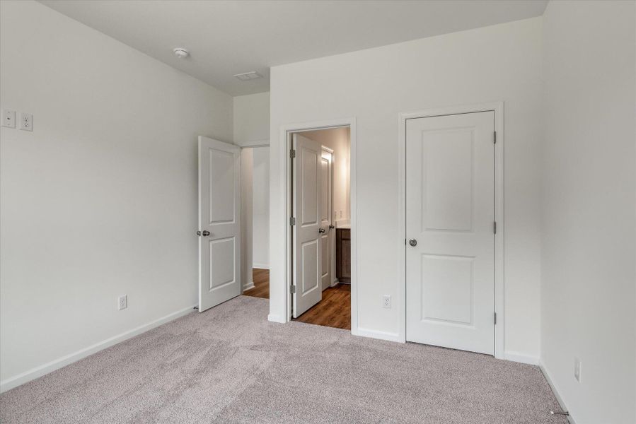 Spacious, unfurnished interior of a new home in Parker's Preserve, Ridgeville (Image 31).