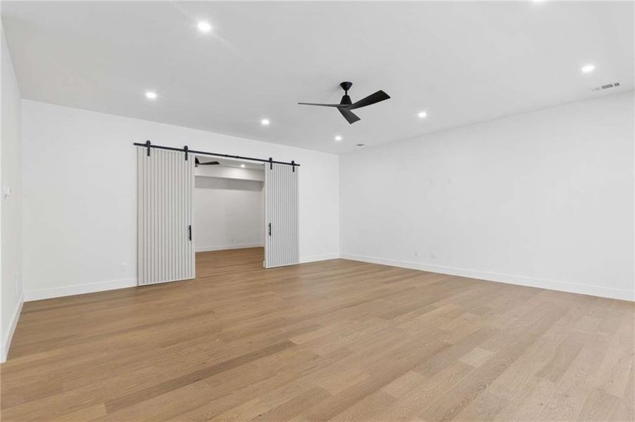Spacious, unfurnished interior of a new home in , Brookhaven (Image 24).