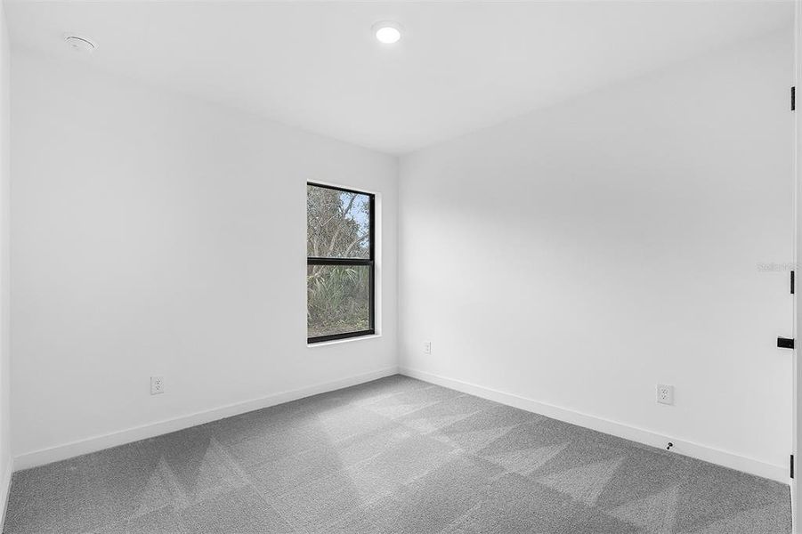 Spacious, unfurnished interior of a new home in Port Charlotte, North Port (Image 13).