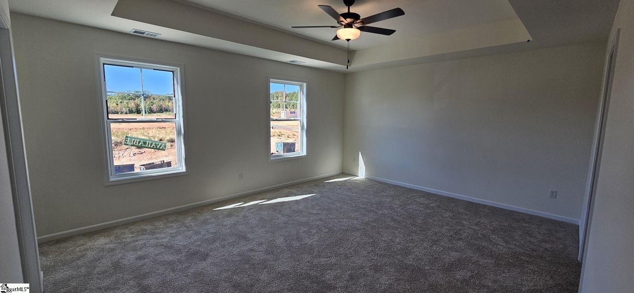 Spacious, unfurnished interior of a new home in Sedona, Greenville (Image 12).