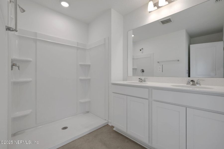 Furnished interior view inside a new home in , Middleburg (Image 8).