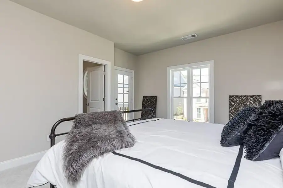 Furnished interior view inside a new home in Aberdeen, Hoschton (Image 7).