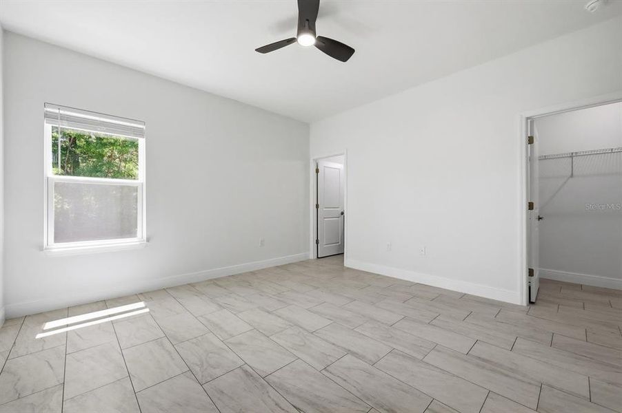 Spacious, unfurnished interior of a new home in , Ocala (Image 25).