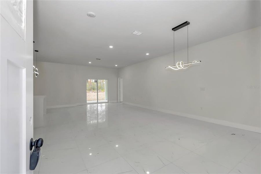 Spacious, unfurnished interior of a new home in , Ocala (Image 16).
