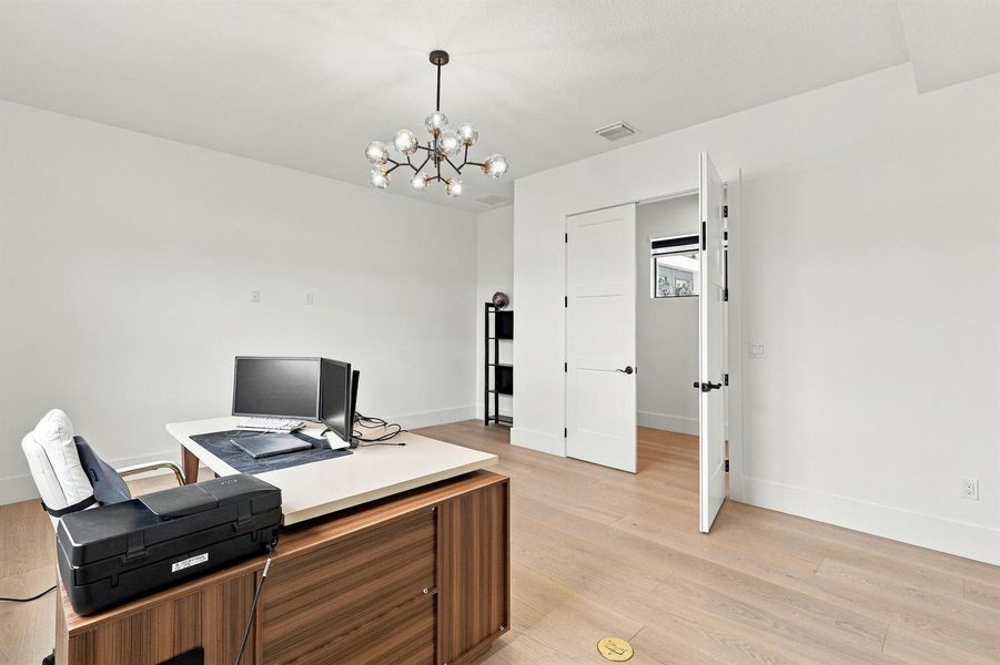 Spacious Private Home Office Spacious Private Home Office