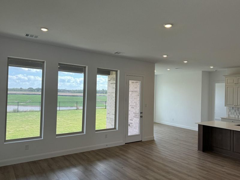 Pictures are representative of same floor plan - not the actual home Pictures are representative of same floor plan - not the actual home