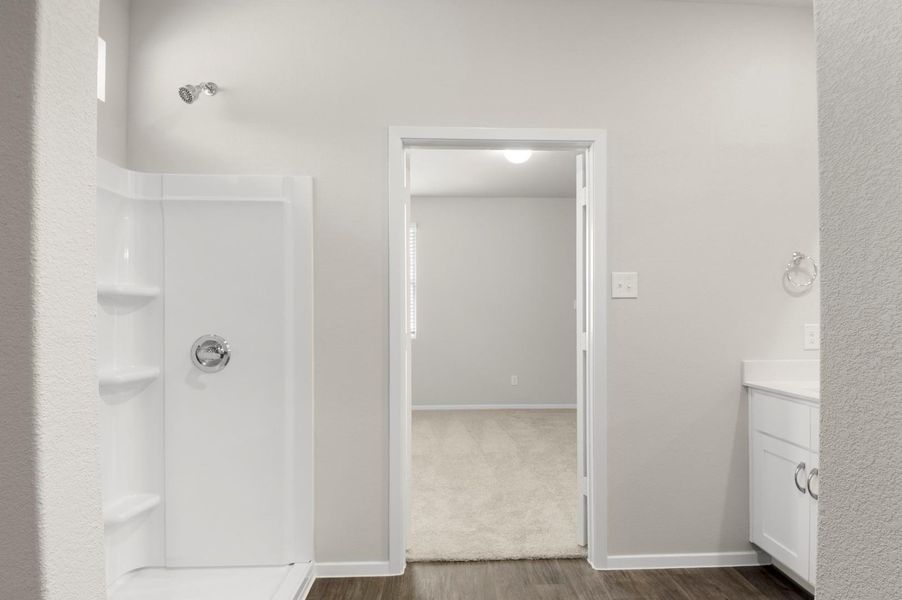 Spacious, unfurnished interior of a new home in Casetta Ranch, Kyle (Image 31).