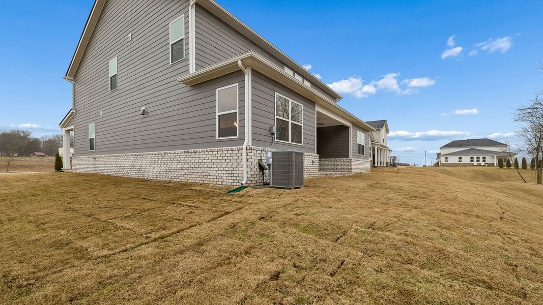 Representative exterior details of a home built from the Stonebrook  II by D.R. Horton in Pottsview, Smyrna (Image 28).