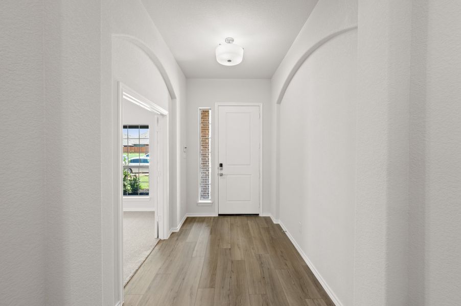 Spacious, unfurnished interior of a new home in Pirate Village, Granbury (Image 14).