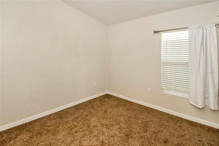 Spacious, unfurnished interior of a new home in Forest Lake, Davenport (Image 24).