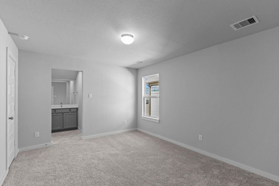 Spacious, unfurnished interior of a new home in Barton Creek Ranch, Conroe (Image 20). Spacious, unfurnished interior of a new home in Barton Creek Ranch, Conroe (Image 20).