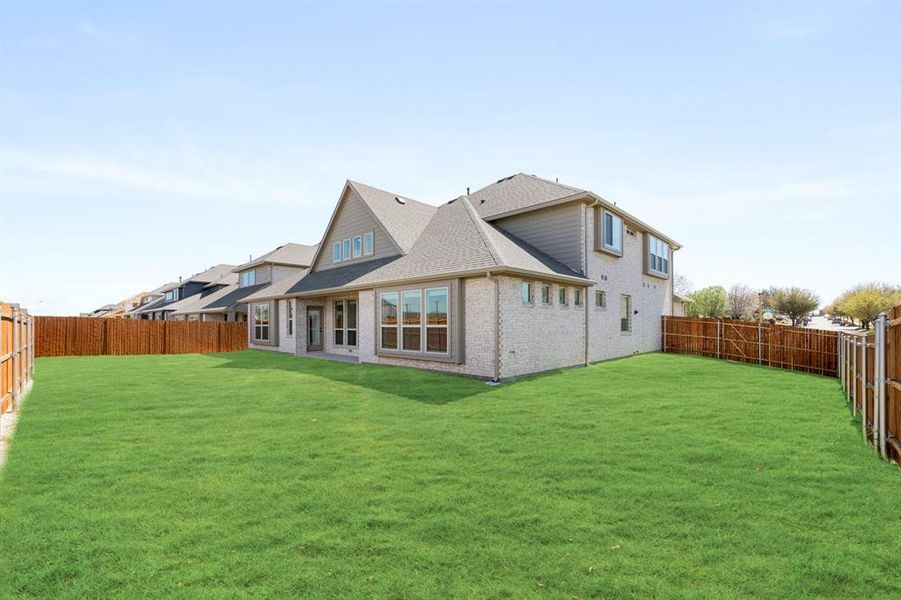 Exterior details and patio area of a home in Glenwood Meadows, Argyle (Image 28).