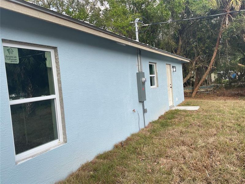 Exterior details and patio area of a home in , Okeechobee (Image 20).