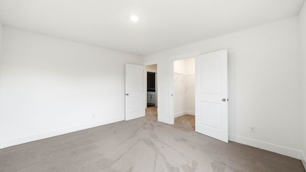 Spacious, unfurnished interior of a new home in Fieldcrest Acres, Blountville (Image 19).