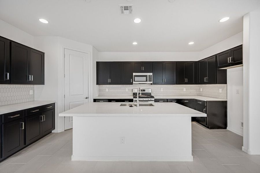 Representative furnished interior of a home built from the Sandstone by Taylor Morrison in Artisan at Asante Discovery Collection, Surprise (Image 4). Representative furnished interior of a home built from the Sandstone by Taylor Morrison in Artisan at Asante Discovery Collection, Surprise (Image 4).